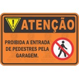Proibida a entrada de pedestres pela garagem. 